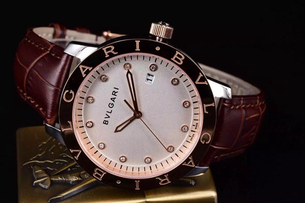 ブルガリ時計正面デザイン